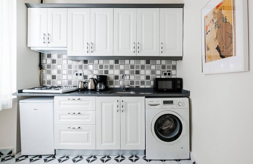 Galata Apartment | Unique Flat w 5 min to Galata Tower, Istiklal Ave