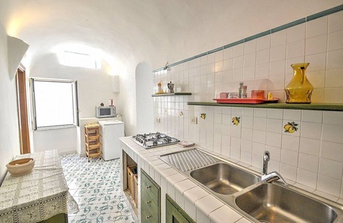 Pogerola House | Villa Arcangela B: A characteristic and welcoming two-story independent house which faces the sun and the sea, with Free WI-FI.