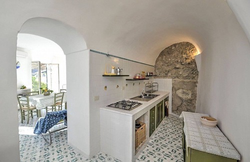 Pogerola House | Villa Arcangela B: A characteristic and welcoming two-story independent house which faces the sun and the sea, with Free WI-FI.