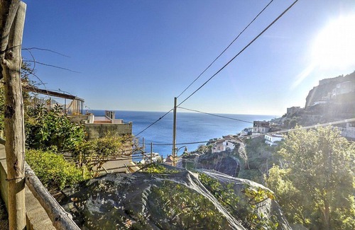 Pogerola House | Villa Arcangela B: A characteristic and welcoming two-story independent house which faces the sun and the sea, with Free WI-FI.
