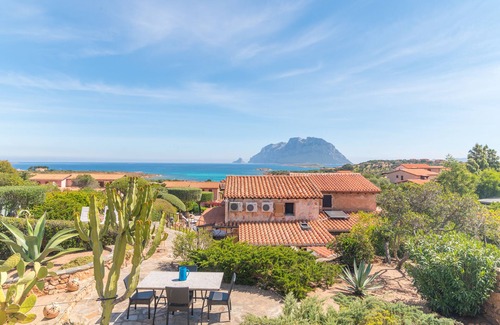 Costa Corallina Villa | 'Villa Corallina' with Sea View, Wi-Fi and Air Conditioning