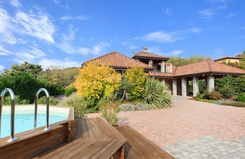 Cissano Villa | Villa Il Grotto - Three Bedroom Villa, Sleeps 8