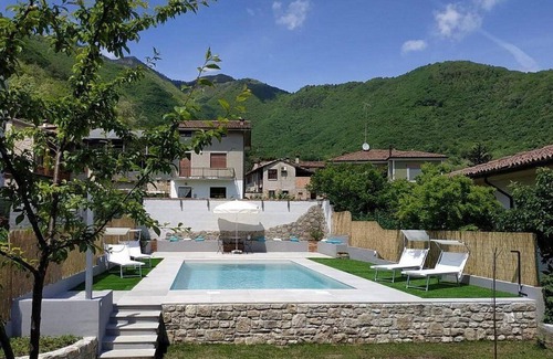Miane House | Villa Marsica A: A welcoming independent house immersed in a splendid landscape, in the heart of a wonderful little town, with Free WI-FI.