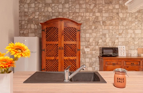 Cascina Villa | Villa 'Sunflowers' with Mountain View, Wi-Fi and Air Conditioning