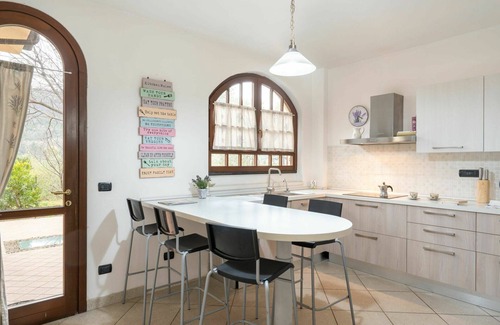 Cisano sul Neva House | Wonderful villa for 6 people with hot tub, WIFI, A/C, TV, patio, pets allowed and panoramic view