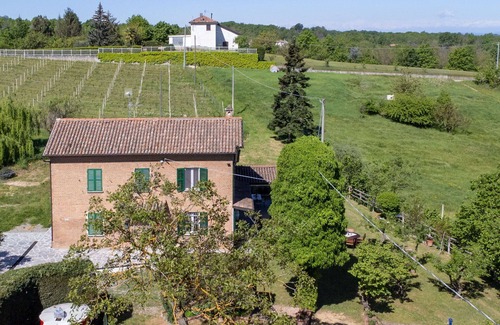 Mombaruzzo House | Wonderful villa for 4 people with WIFI, TV, patio and pets allowed