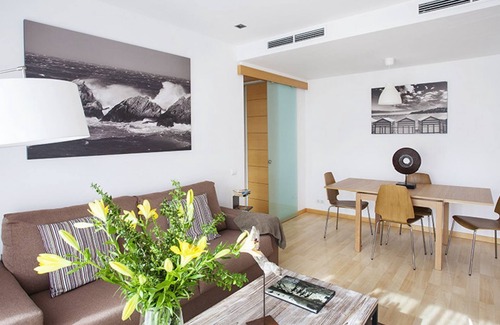Poblenou House | Your 2 rooms and 2 bath home 200m from the beach
