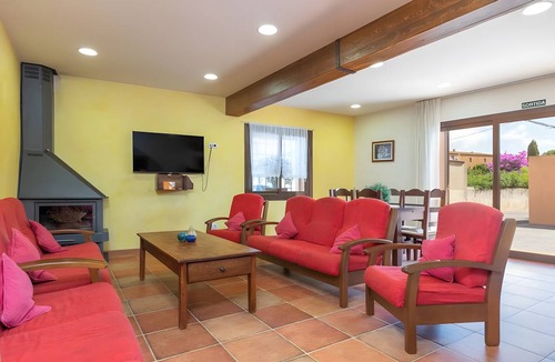 Vilamacolum Cottage | 100 m² Cabin ∙ 6 bedrooms ∙ 14 guests
