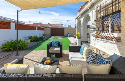 Torrevieja Villa | 100 m² Villa ∙ 3 bedrooms ∙ 12 guests