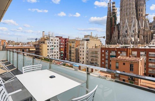 La Sagrada Familia Apartment | 115 m² Serviced apartment ∙ 4 bedrooms ∙ 127 guests