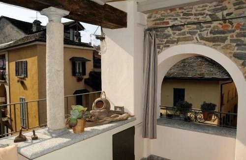 Orta San Giulio House | 17th century building in the historic center of Lake Orta