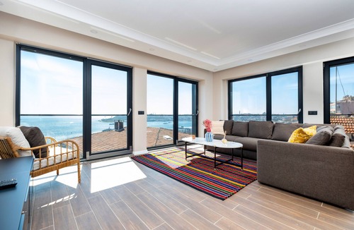 Taksim Apartment | 2-bedroom apartment with Bosphorus view, WiFi and AC in brilliant Istanbul