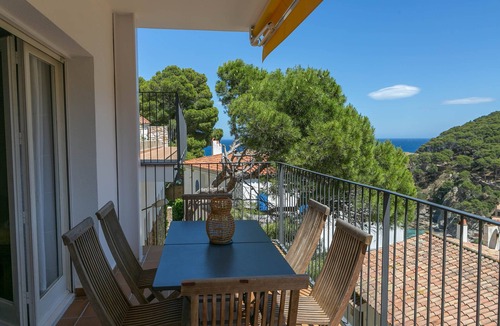 Sa Tuna Apartment | 2 bedroom apartment with sea views & terrace, 2 minutes walking to Sa Tuna in Begur (H44)