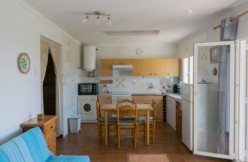 Torroella de Montgri House | 2 bedroom semi-detached house in Urb. Torre Gran, L'Estartit. Garden and community pool (Ref:H38)