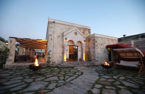 Mustafapasa Hotel | 2 Cave Suites Ideal for Family Getaway w/Stunning Garden & Pool Access