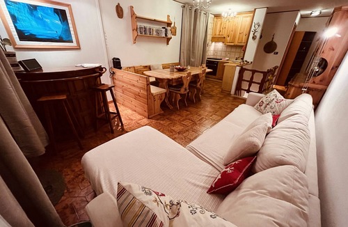 Limone Piemonte Apartment | 2 Limone Hut White Reserve Ski-in Ski-out Morel chairlift