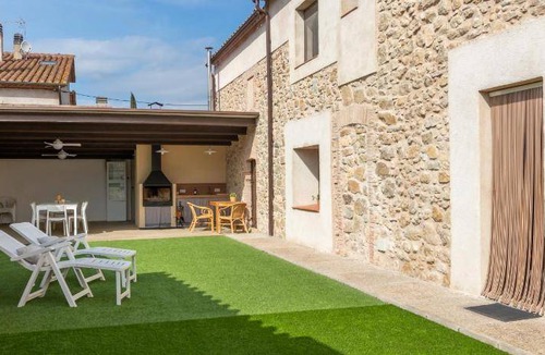 Sant Jordi Desvalls House | 200 m² House ∙ 4 bedrooms ∙ 9 guests