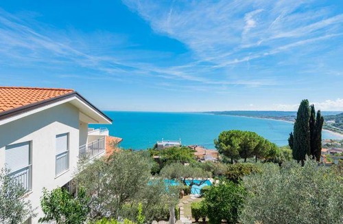 Rocca San Giovanni Villa | 200 m² Villa ∙ 3 bedrooms ∙ 6 guests