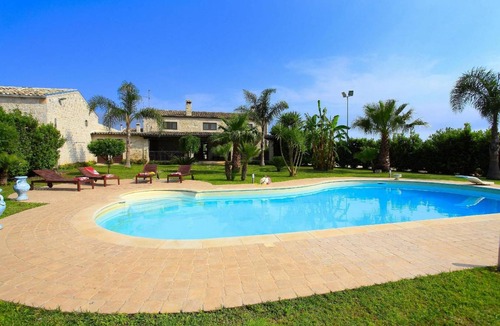 Scicli House | 230 m² House ∙ 7 bedrooms ∙ 16 guests