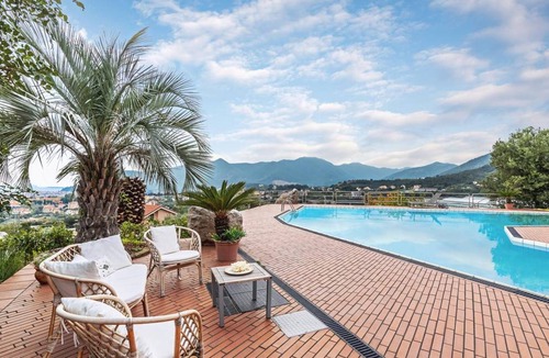 Loano Villa | 250 m² Villa ∙ 3 bedrooms ∙ 6 guests