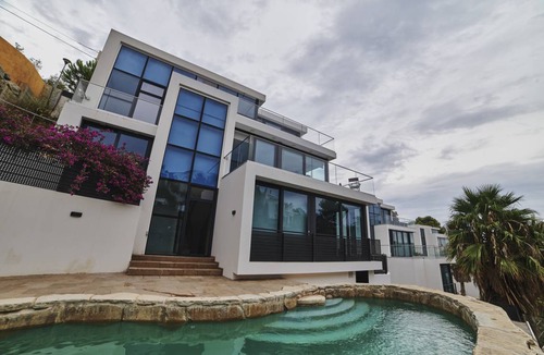 Llanca Villa | 250 m² Villa ∙ 4 bedrooms ∙ 8 guests