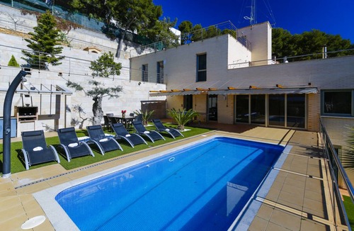 Tamarit Villa | 250 m² Villa ∙ 5 bedrooms ∙ 12 guests