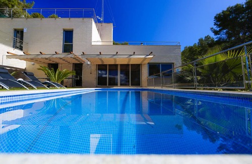 Tamarit Villa | 250 m² Villa ∙ 5 bedrooms ∙ 12 guests