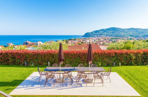 Diano Marina Villa | 280 m² Villa ∙ 5 bedrooms ∙ 16 guests