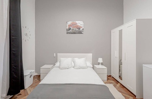 Alcala de Henares Resort | 290 m² Private room ∙ 1 bedroom ∙ 1 guest