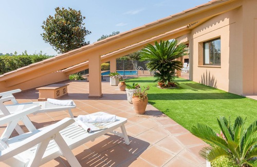 Puigventos Villa | 2CIP01-14pax - House with capacity for 14 people and private pool located in a quiet area