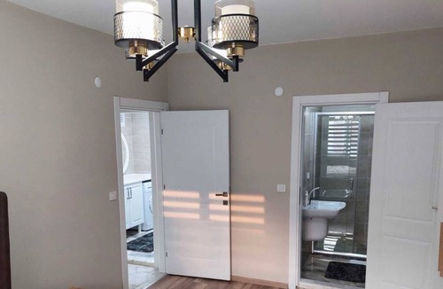 Yomra Apartment | 3+1 top-floor apartment unit with a nice sea view in a central location