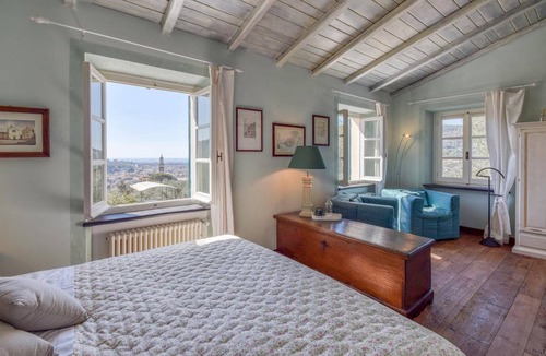 San Salvatore House | 300 m² House ∙ 3 bedrooms ∙ 10 guests