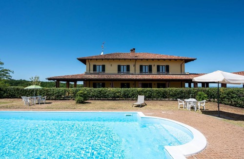 Mombaruzzo Resort | 300 m² Resort ∙ 6 bedrooms ∙ 12 guests