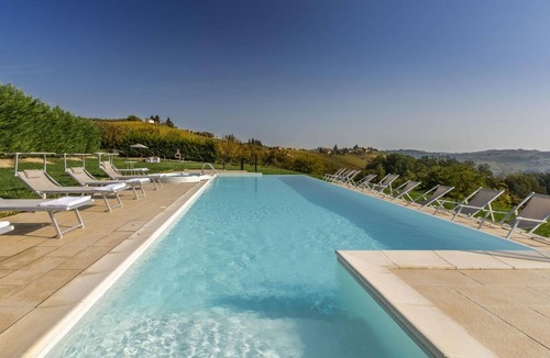Canelli Villa | 300 m² Villa ∙ 5 bedrooms ∙ 10 guests