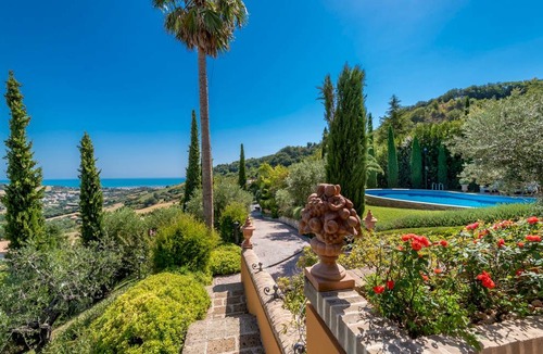 Acquaviva Picena House | 330 m² House ∙ 3 bedrooms ∙ 6 guests