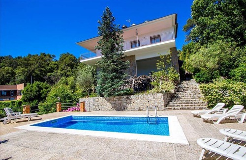 Castellar del Valles Villa | 340 m² Villa ∙ 5 bedrooms ∙ 8 guests
