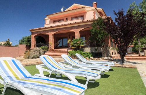 Botarell Villa | 360 m² Villa ∙ 4 bedrooms ∙ 10 guests