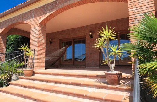 Botarell Villa | 360 m² Villa ∙ 4 bedrooms ∙ 10 guests