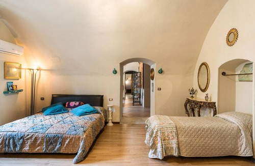 Municipio 2 House | 3975 Il Feudo - Suite Decò by BarbarHouse
