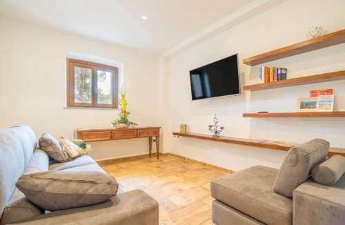 Passignano sul Trasimeno House | 400 m² House ∙ 6 bedrooms ∙ 15 guests