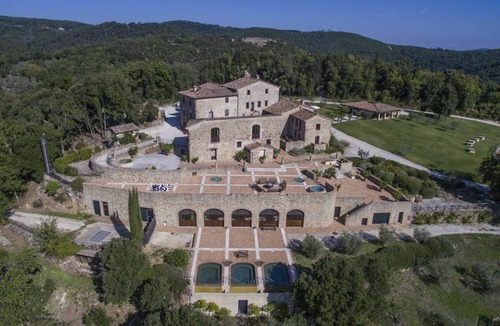 Monticiano Villa | 400 m² Villa ∙ 14 bedrooms ∙ 27 guests