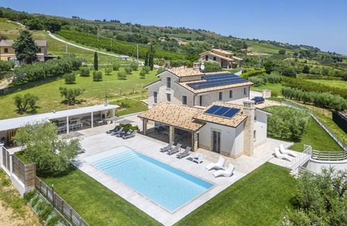 Lapedona Villa | 420 m² Villa ∙ 8 bedrooms ∙ 15 guests