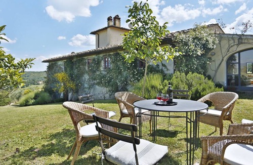 Rignano sull'Arno Villa | 450 m² Villa ∙ 6 bedrooms ∙ 12 guests