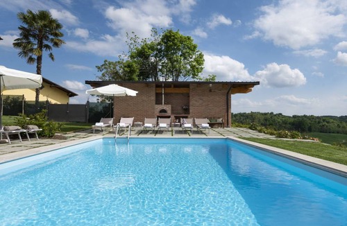 Monteu Roero Villa | 450 m² Villa ∙ 8 bedrooms ∙ 18 guests