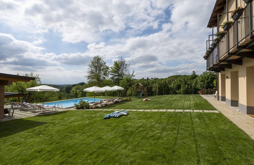 Monteu Roero Villa | 450 m² Villa ∙ 8 bedrooms ∙ 18 guests