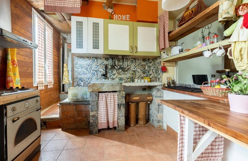 Serralta House | 5 bedroom gorgeous home in Podenzana
