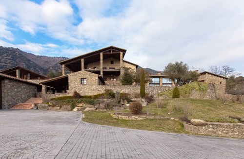 Sant Pere de Torello House | 510 m² Finca ∙ 9 bedrooms ∙ 24 guests