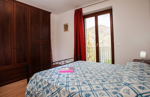 Orta San Giulio House | 6-room house only 100 m from the lake and private beach