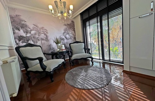 Beylikduzu Villa | 6-room Villa with Private Pool and Garden