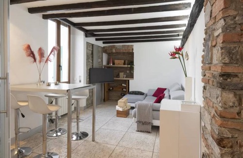Como City Centre Apartment | 60 m² Apartment ∙ 1 bedroom ∙ 2 guests